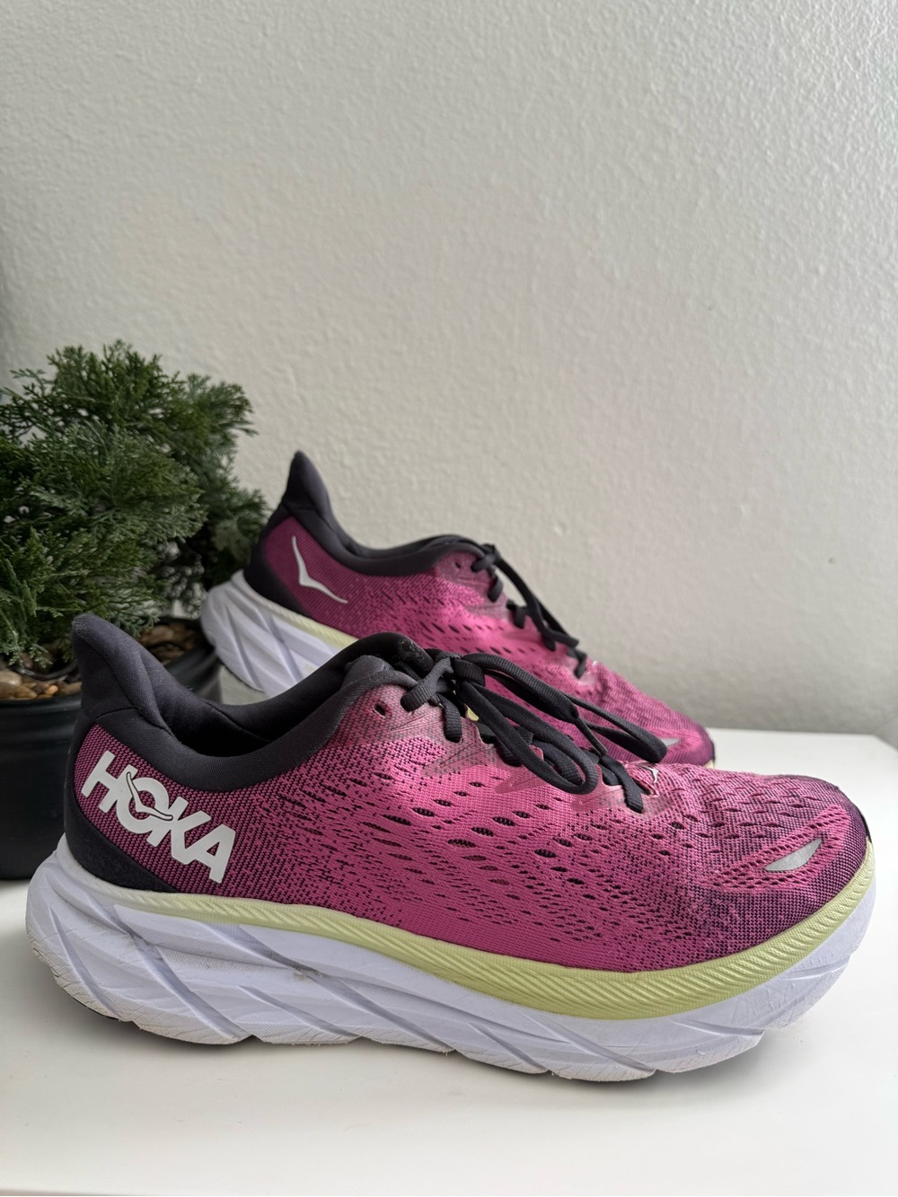 Hoka Clifton 8 Women size 10 Running Shoes in Magenta and Black - Picture 2 of 11